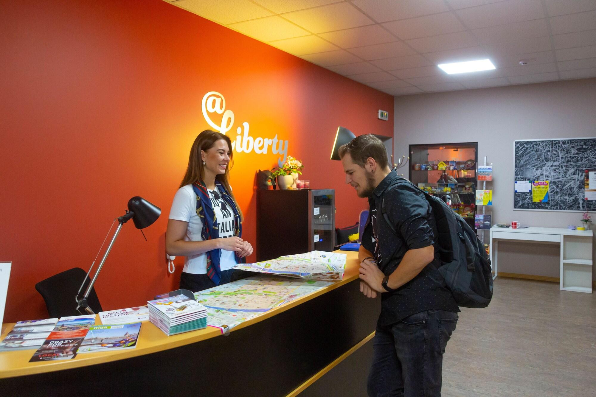 Vista Lobby Liberty Airy