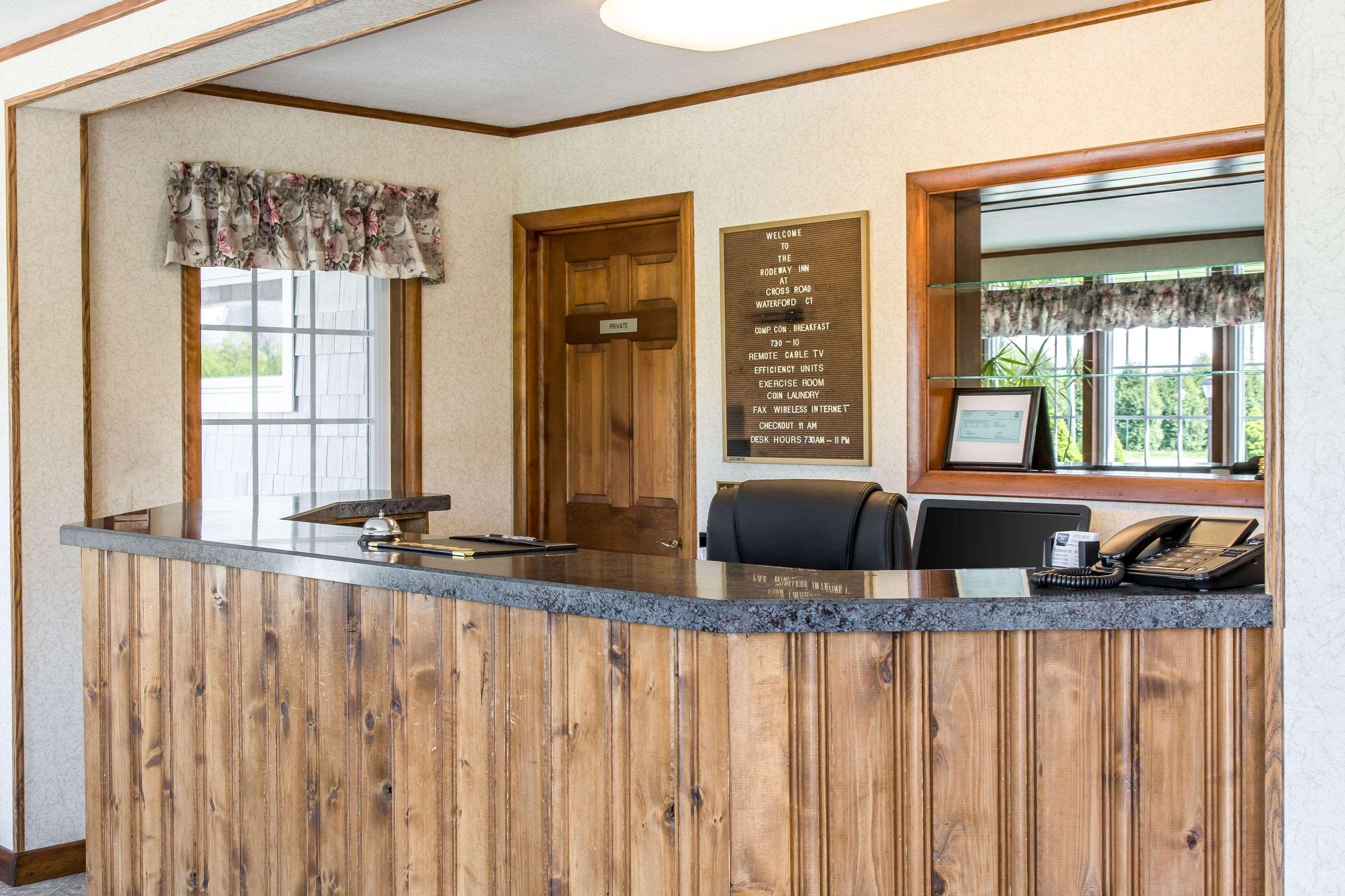 Vista Lobby Rodeway Inn Waterford - New London