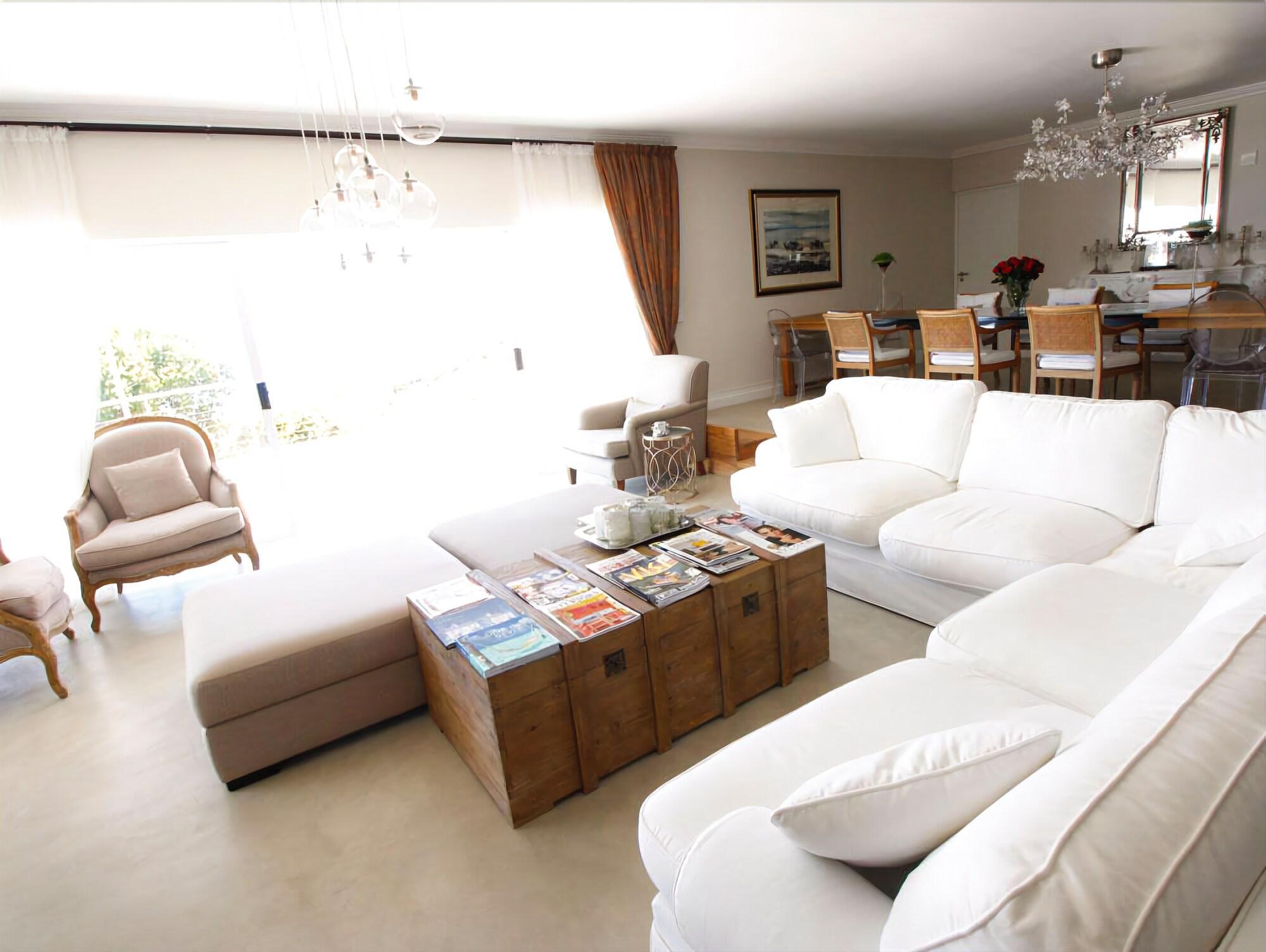 Vista Lobby Residence William French