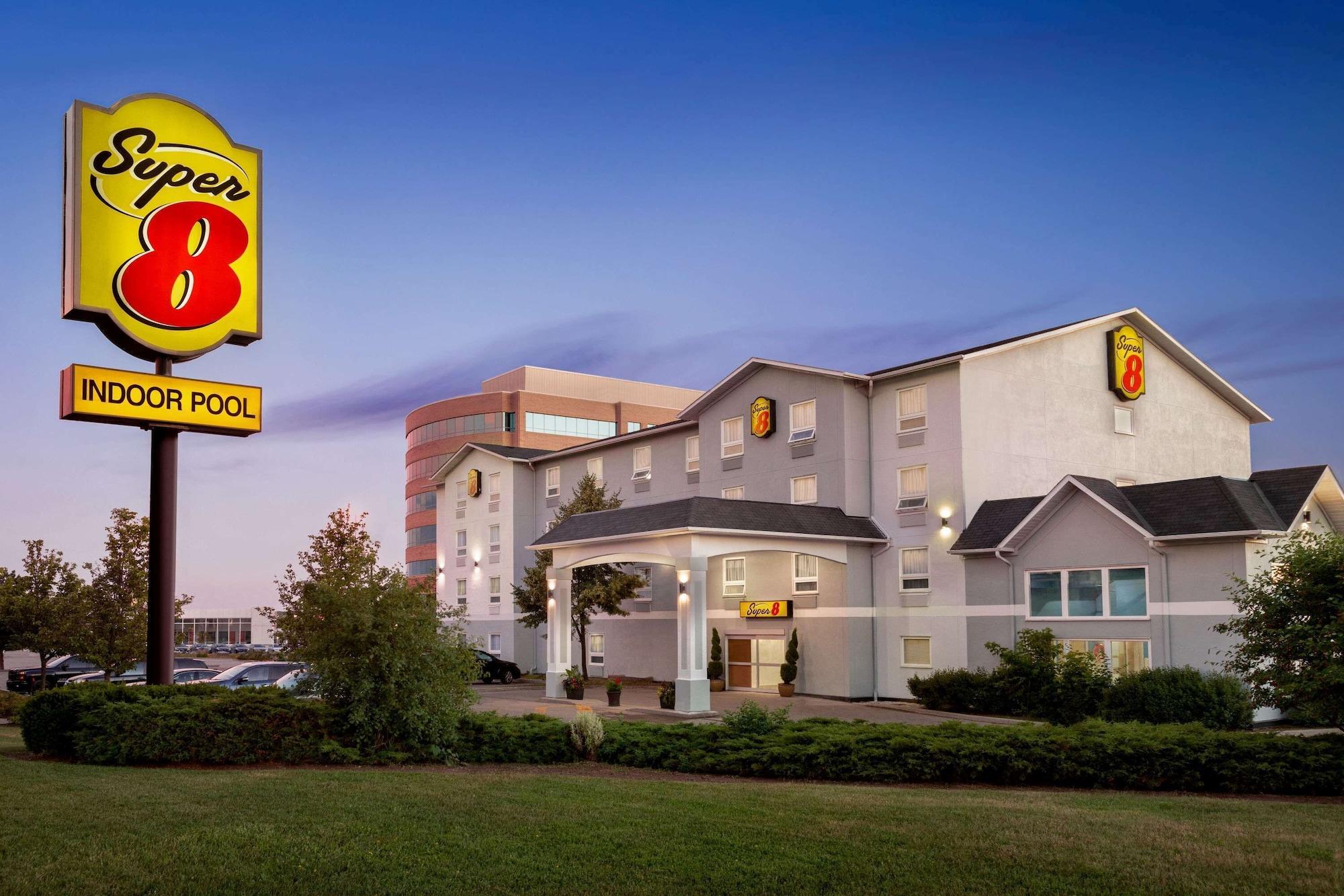 Vista Exterior Super 8 by Wyndham Ajax/Toronto On
