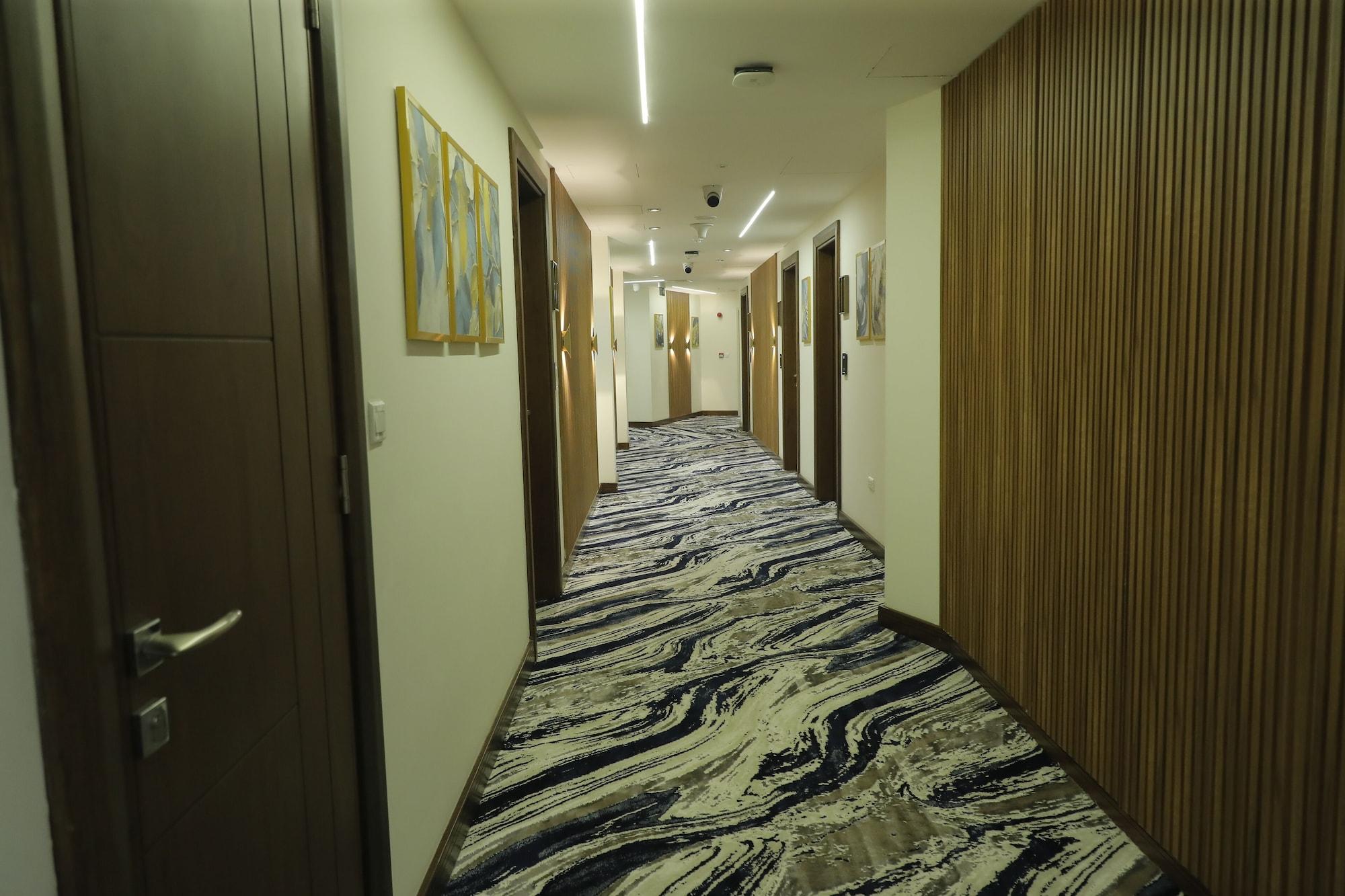 Varios Soho Midtown Hotel