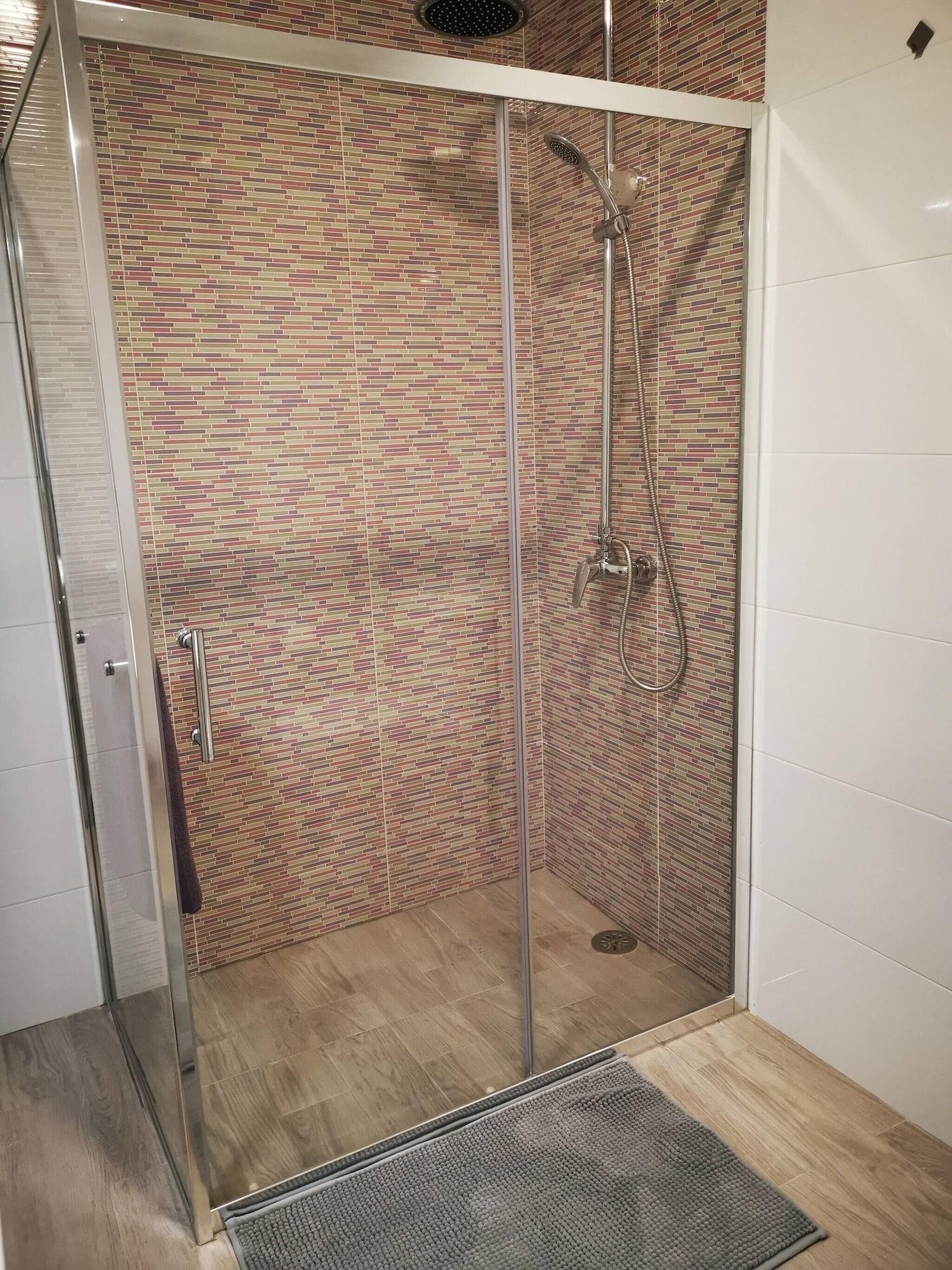Comodidades del Alojamiento "room in Guest Room - Luxury Room For 6 - Guesthouse"