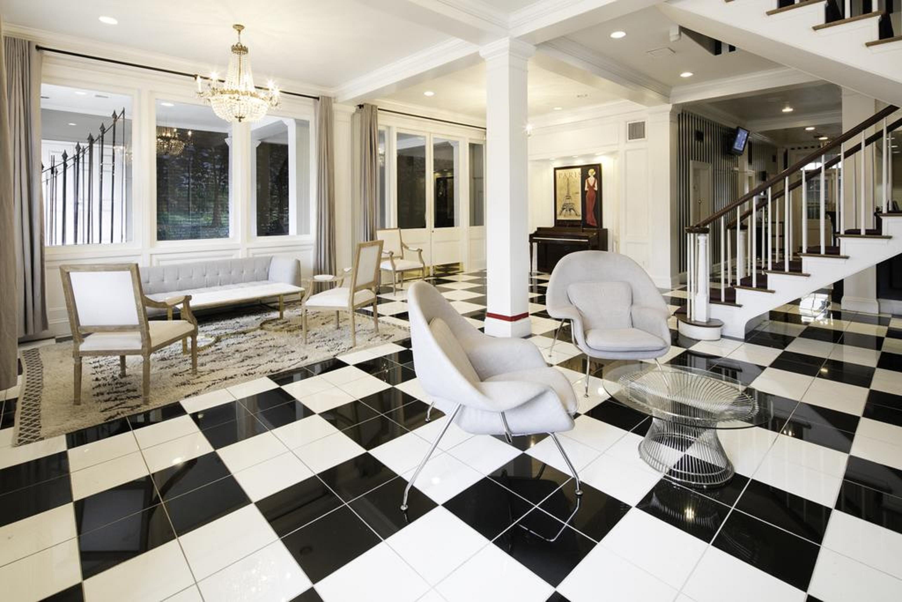 Vista Lobby Maison St Charles