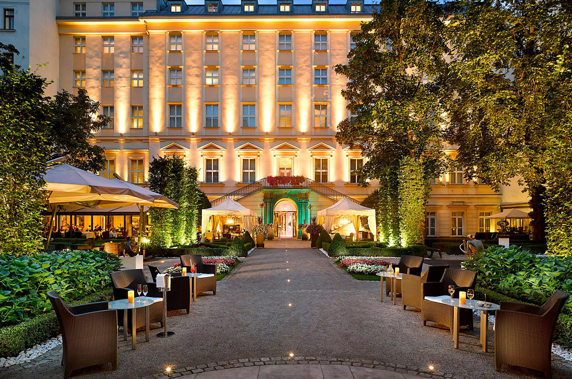 Vista Exterior The Grand Mark Prague