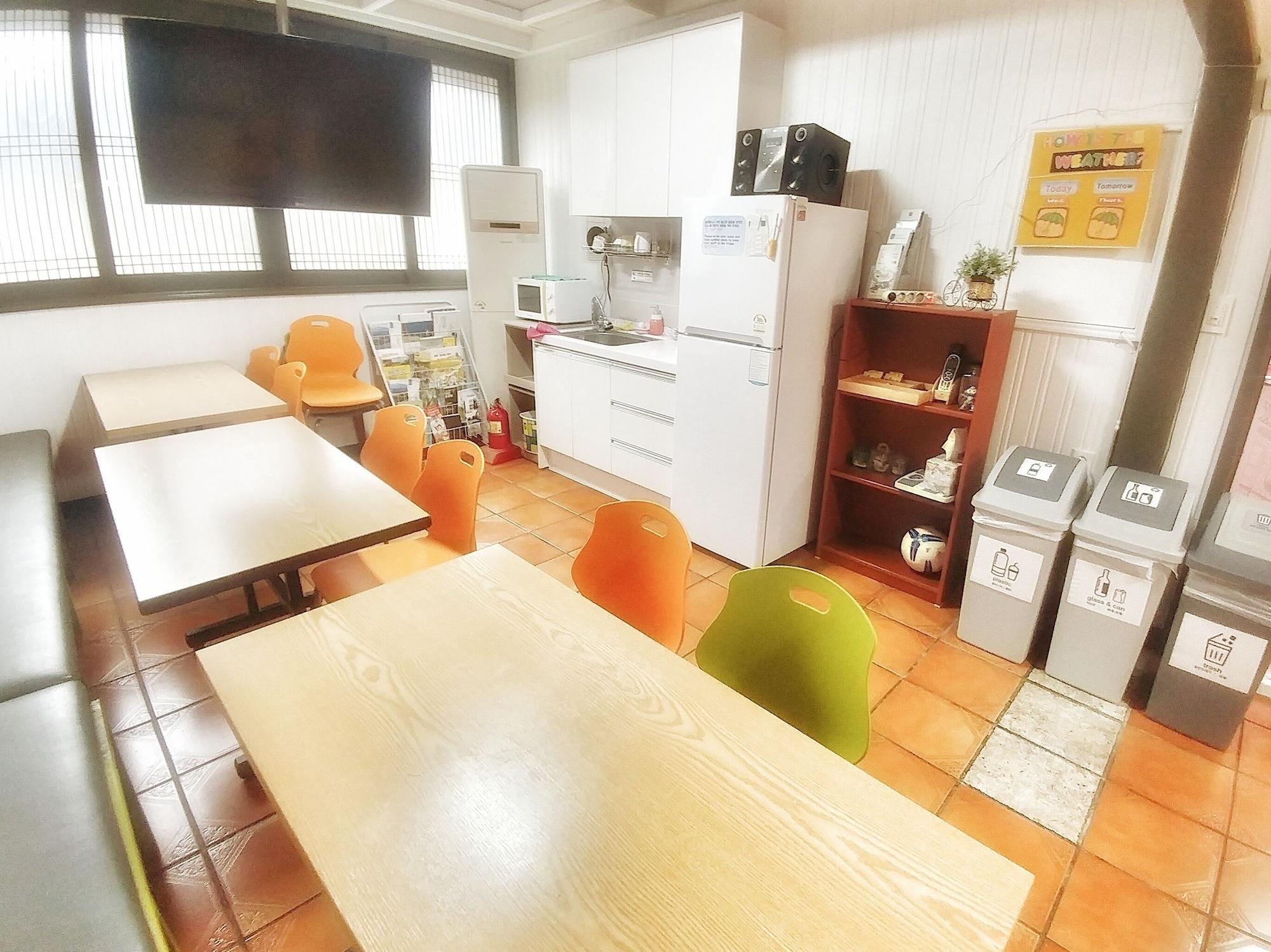 Restaurant Jeju Masil Guesthouse-Hostel