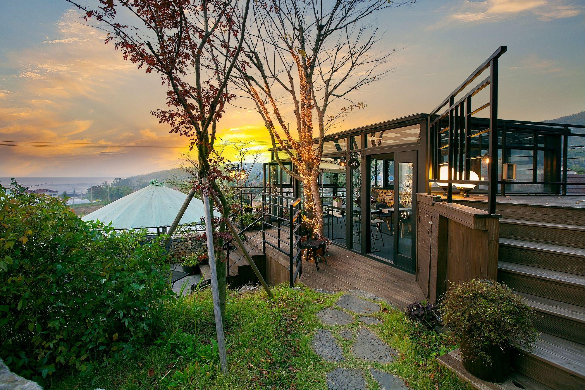 Vista Exterior Healing 11st Pension