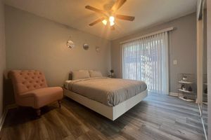 Alquiler Vacacional - Pet-friendly 5-bed, 3-bath sanctuary; it's spacious and close to beaches