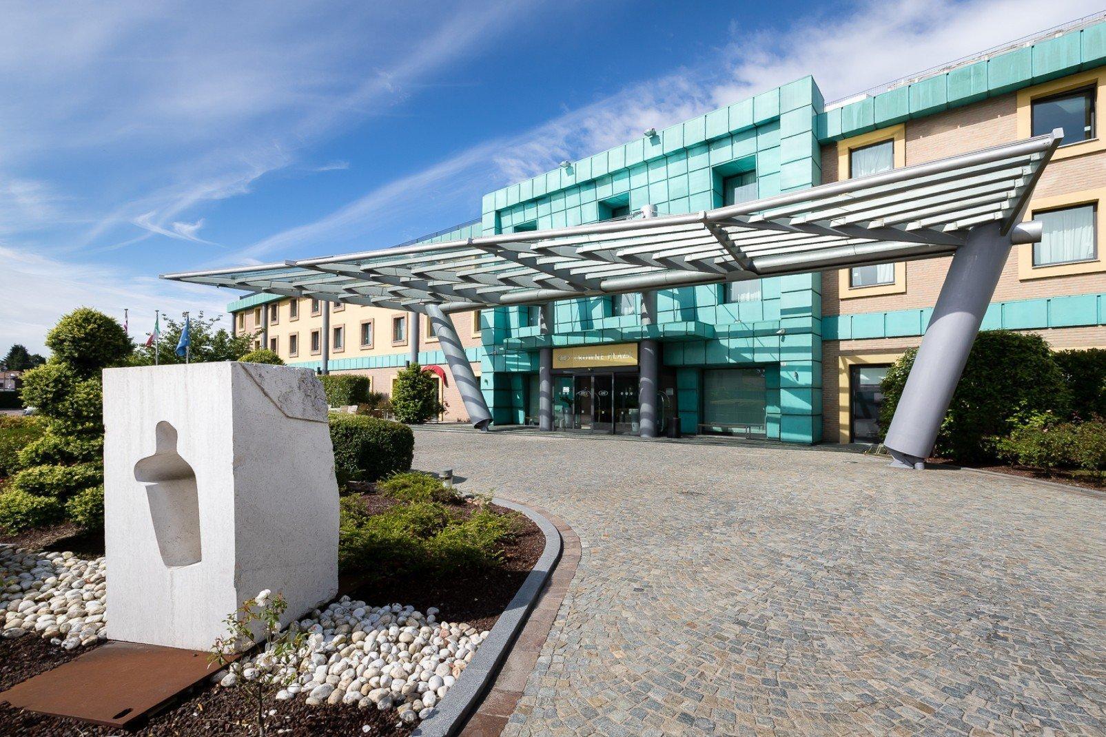 Vista Exterior Crowne Plaza Malpensa Airport by IHG