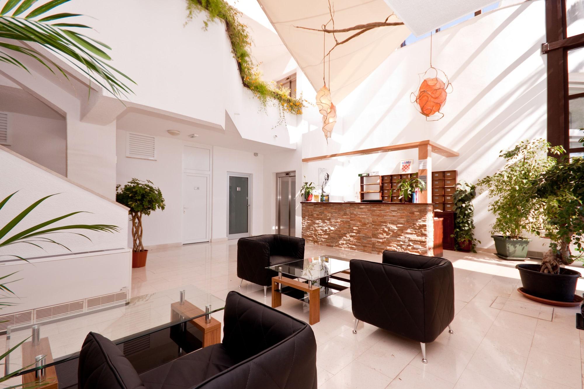 Vista Lobby Hotel Ballet School