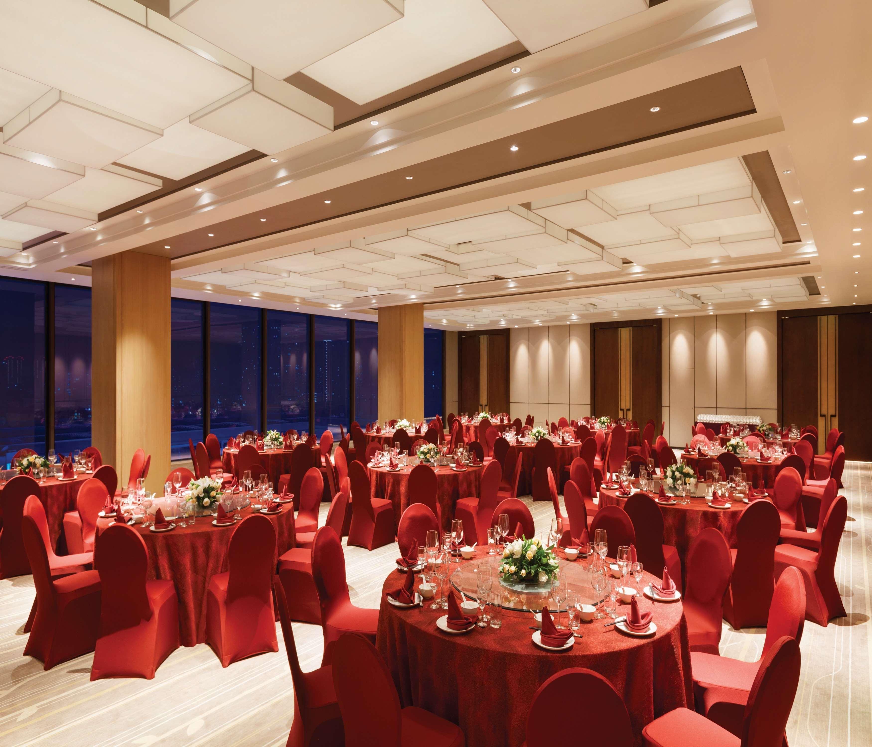 Centro de Negocios Hilton Garden Inn Dandong
