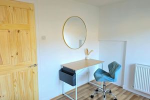 Alojamiento - Spacious Haven with Free Parking