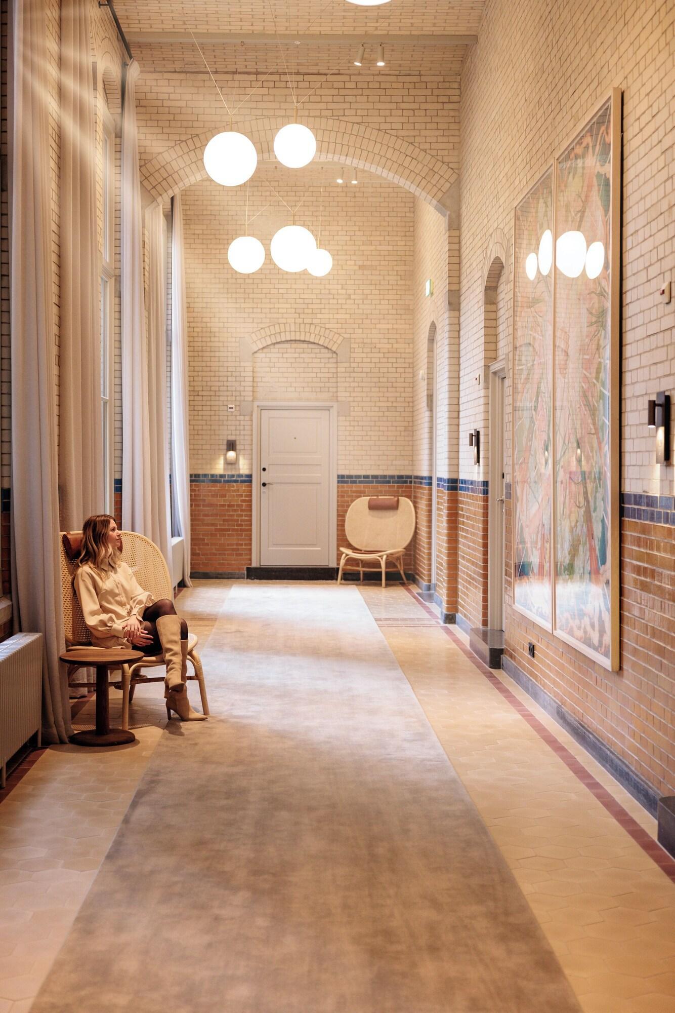 Vista Lobby Pillows Maurits At The Park