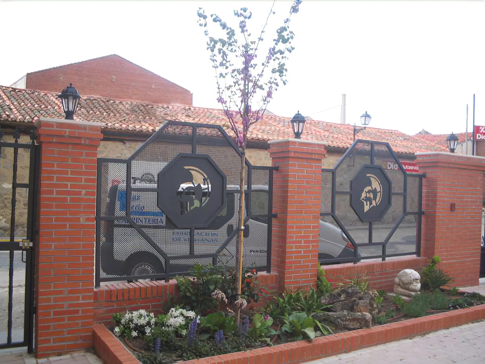 Vista Exterior Hotel Dracos Cebreros