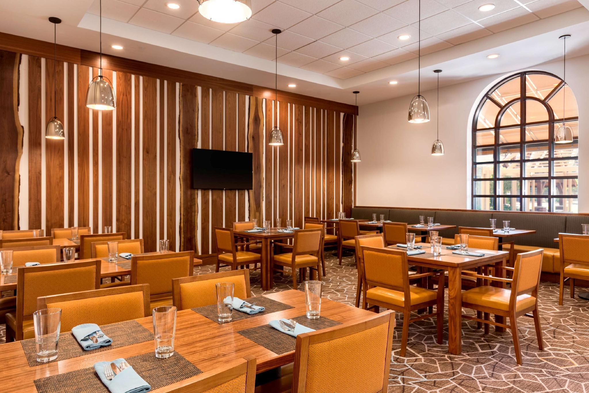 Restaurant Embassy Suites Greenville Golf Resort & Conference Center