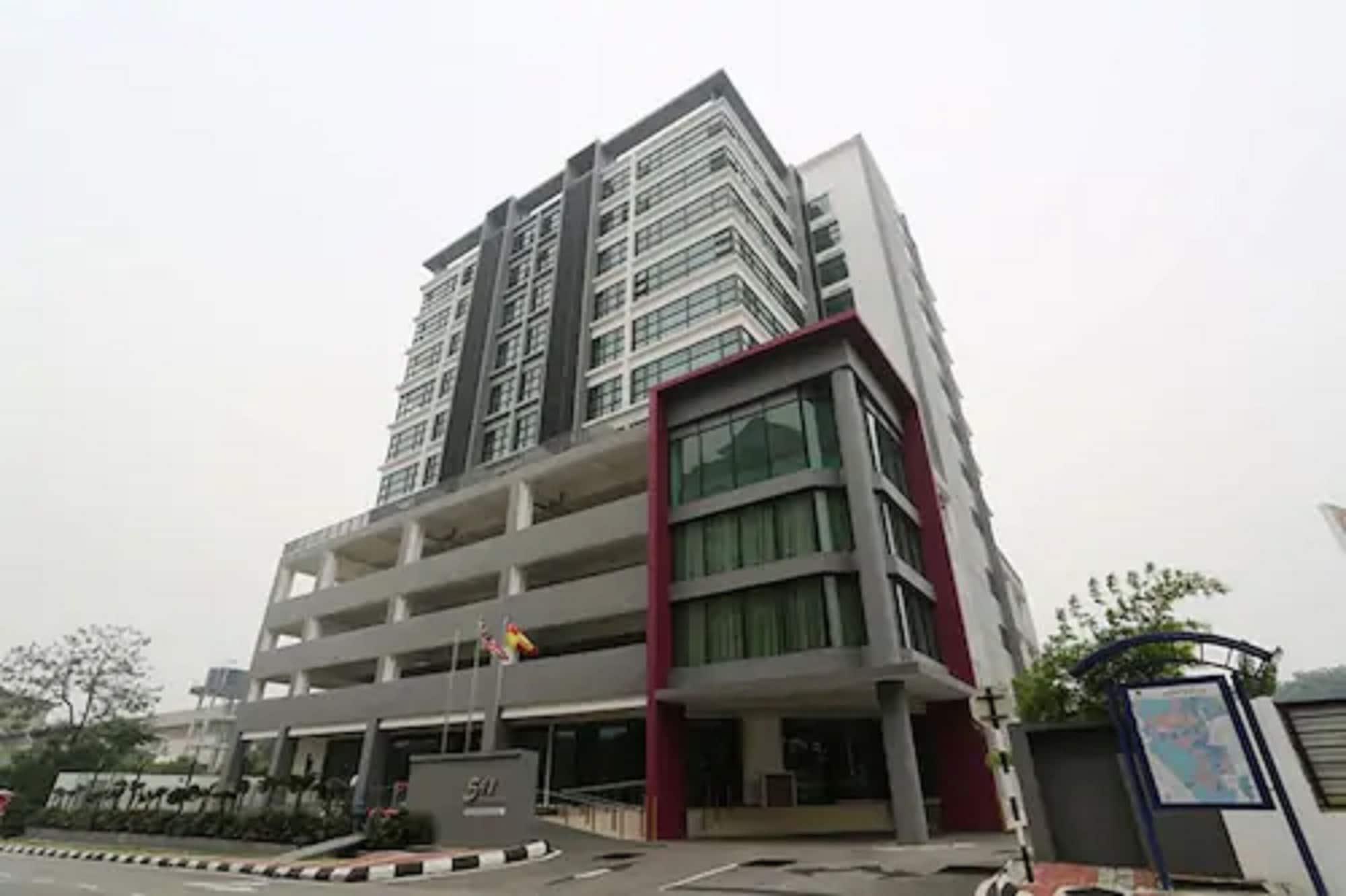 Vista Exterior Nexus Business Suite Hotel