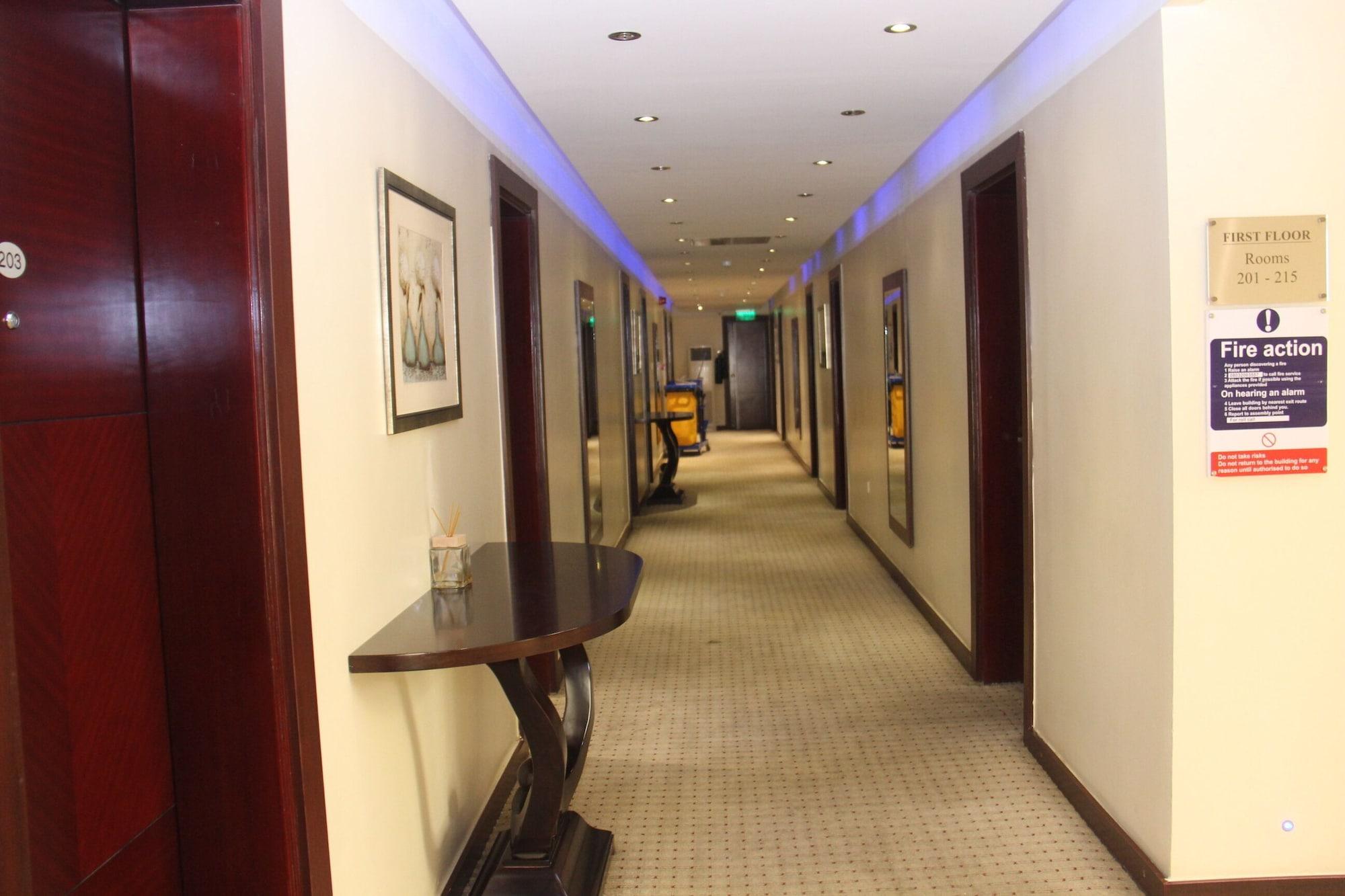 Varios Adsuit Hotel Calabar
