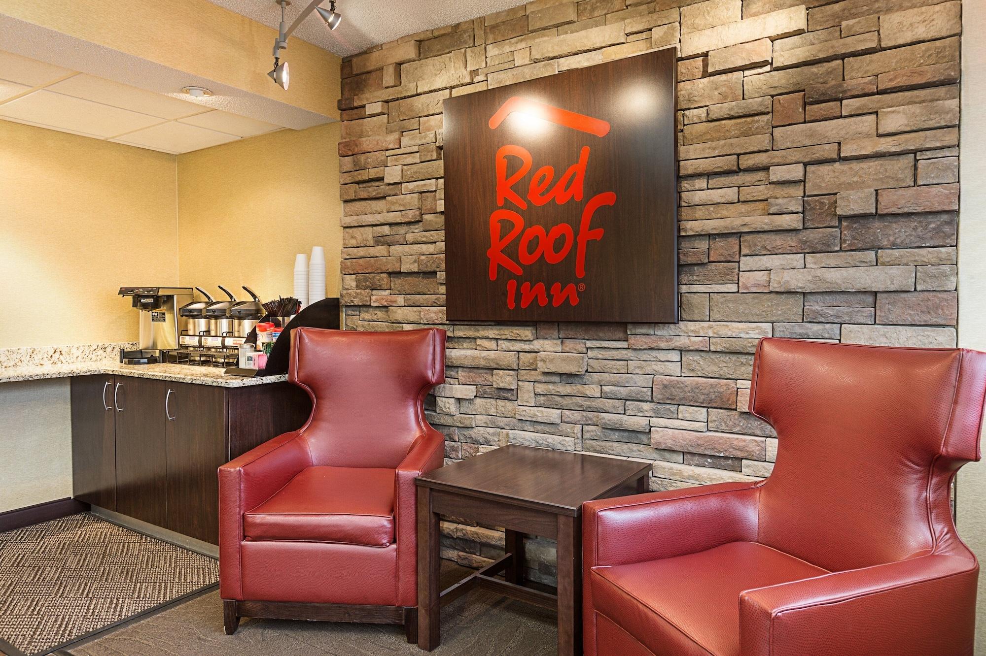 Vista Lobby Red Roof Inn Lansing West - MSU