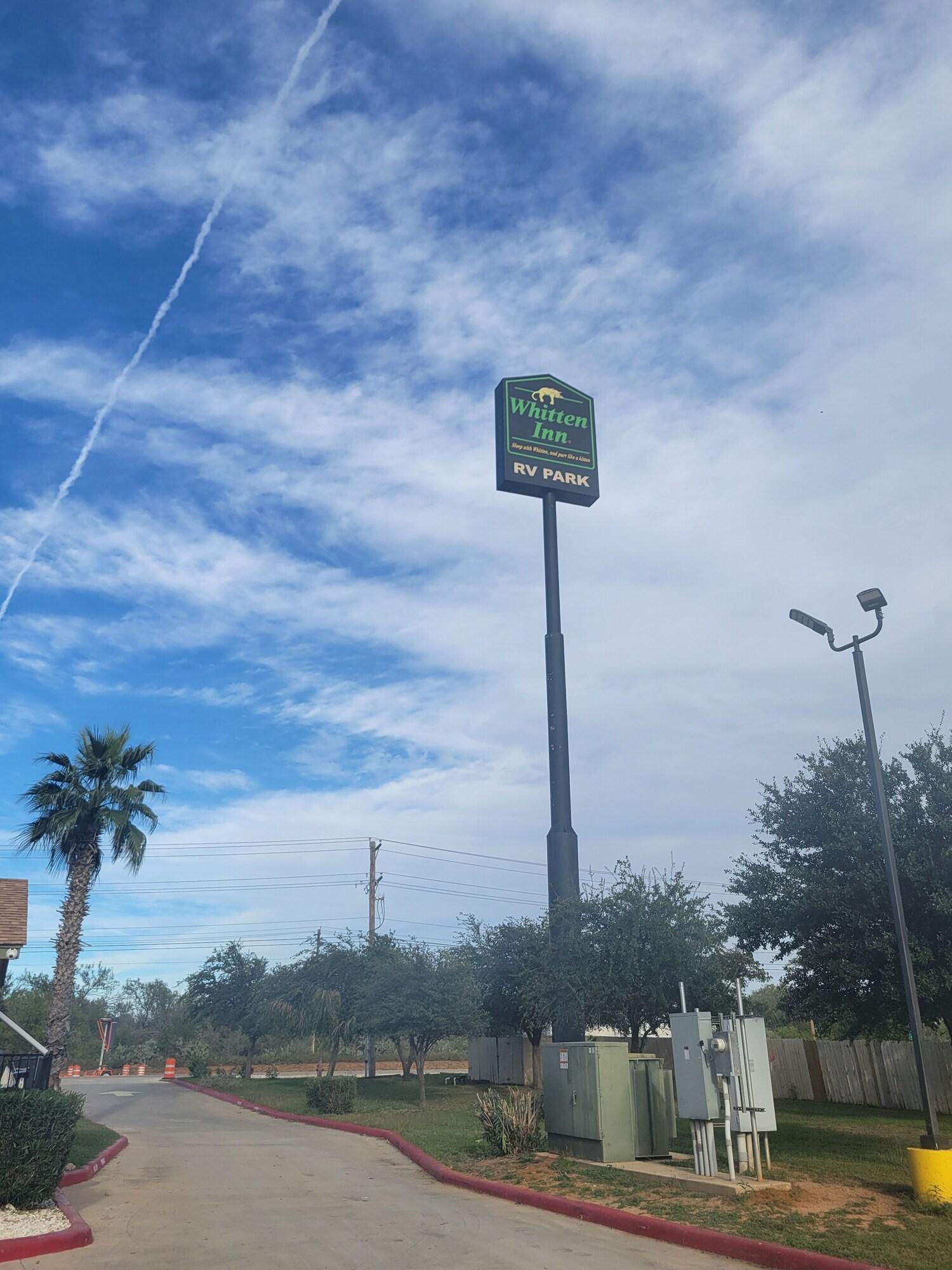 Vista Exterior Cotulla Whitten Inn