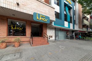 Alojamiento - Hotel Lukas