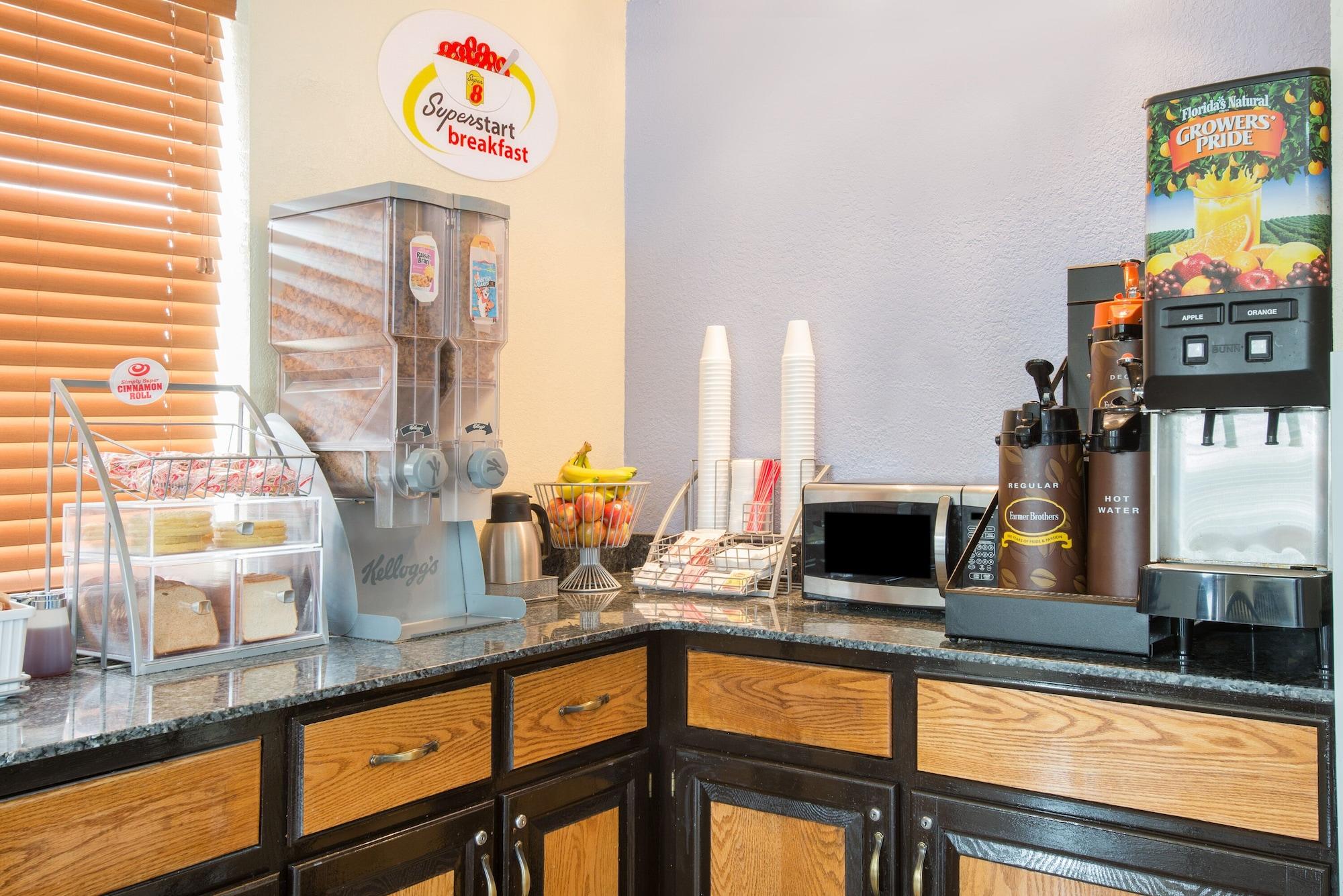 Restaurant Super 8 by Wyndham New Castle