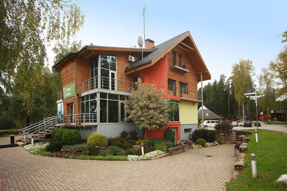 Vista Exterior Golfa Klubs Reinis