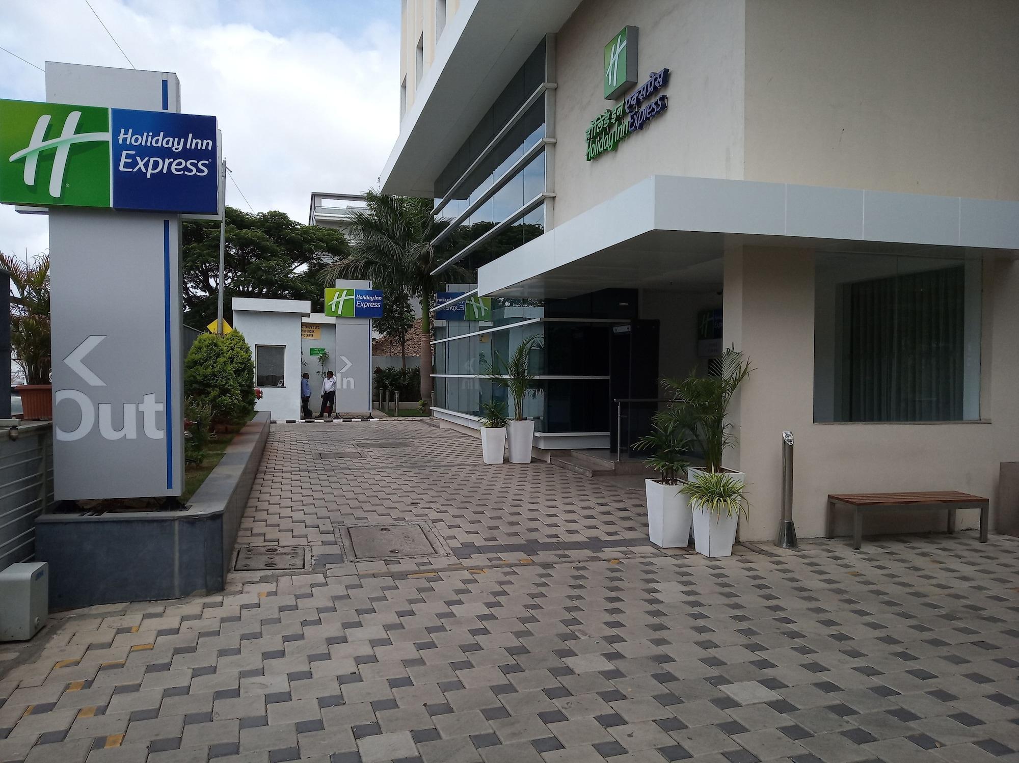 Vista Exterior Holiday Inn Express Pune Pimpri by IHG
