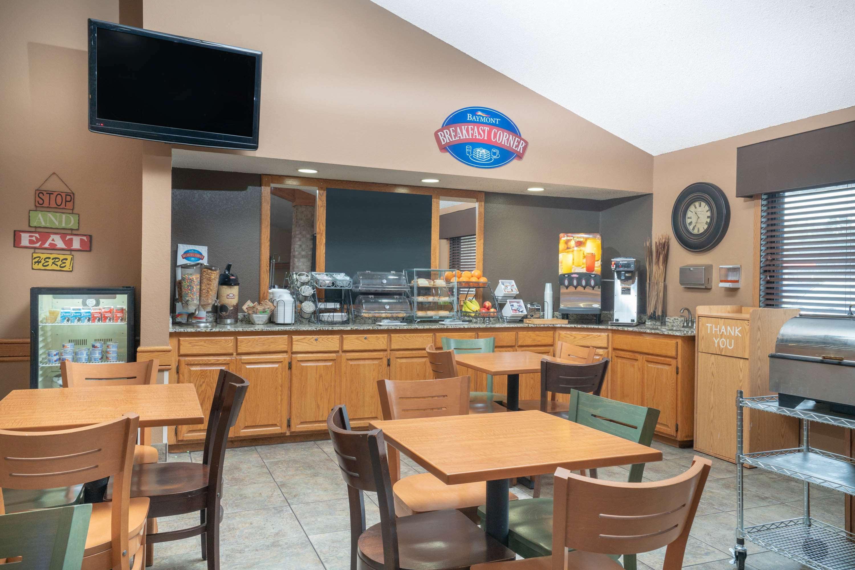Restaurant Baymont by Wyndham Lakeville