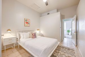 Alquiler Vacacional - New Boho Chic 4 Bed/2 Bath Vacation Home