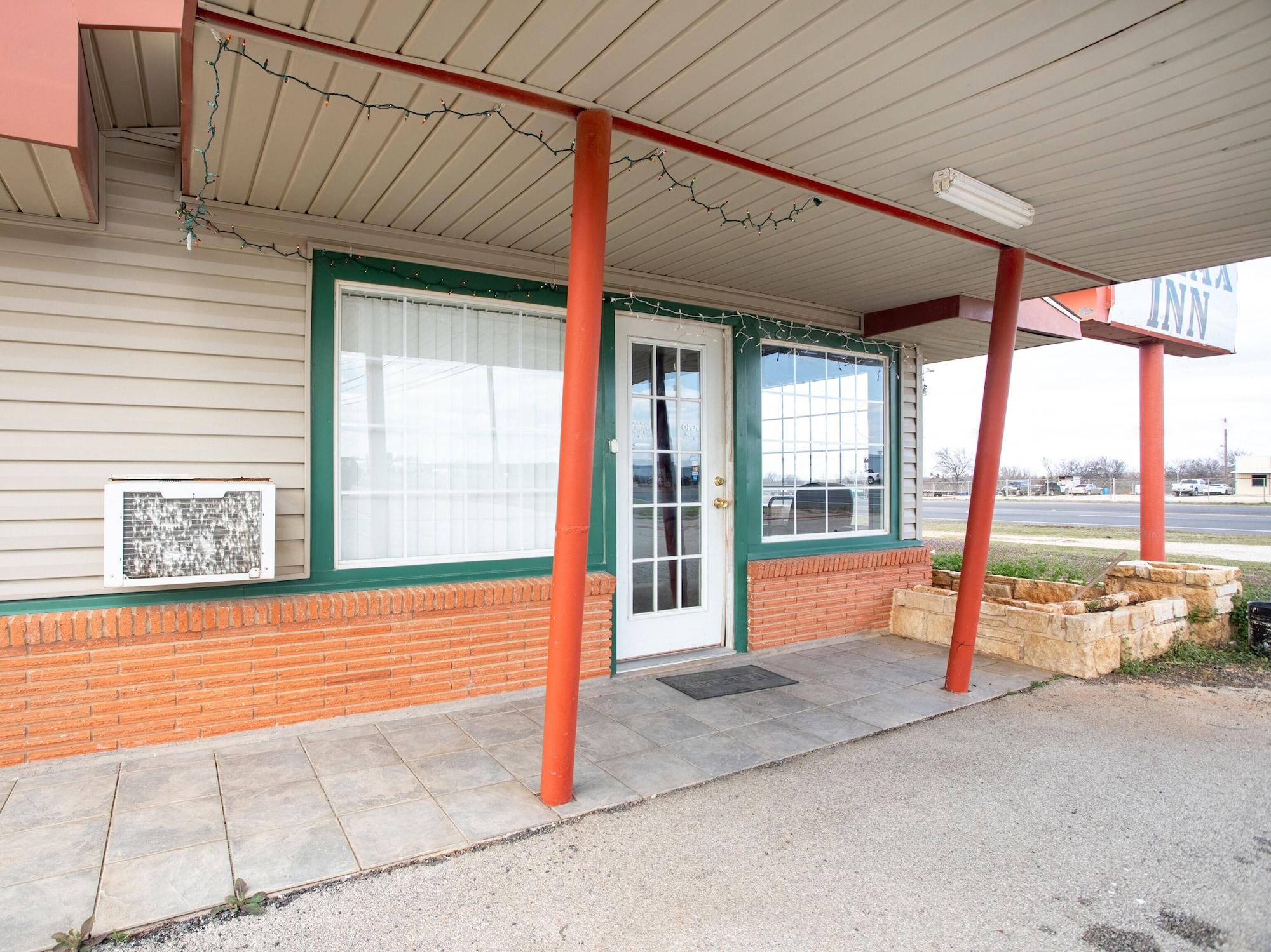 Vista Exterior OYO Hotel Jacksboro TX - Fort Richardson
