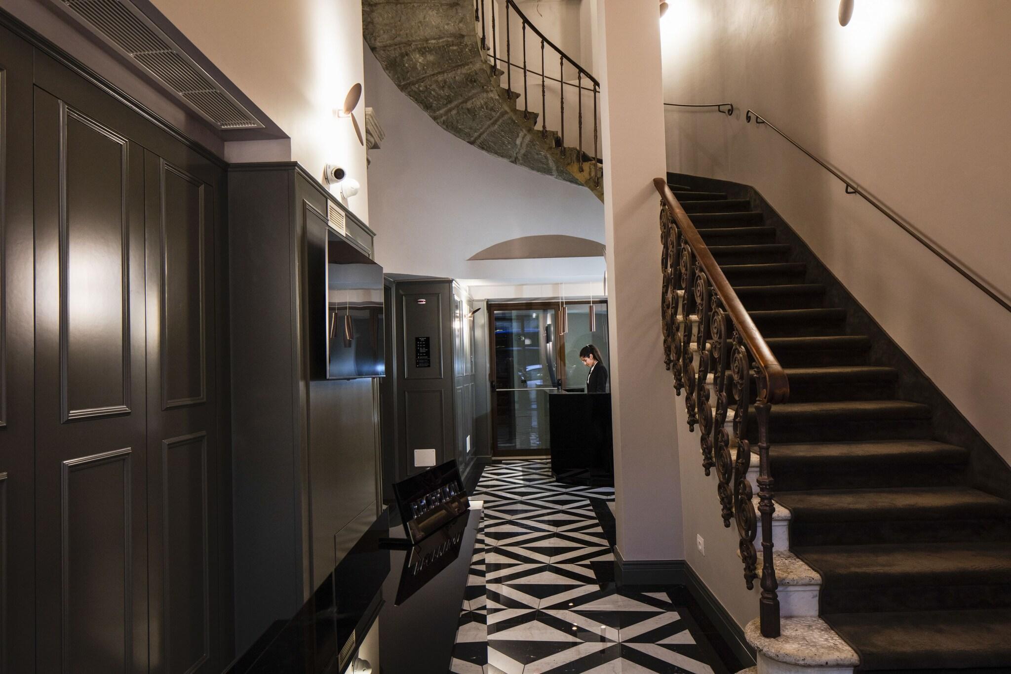 Vista Lobby The FRAME Hotel