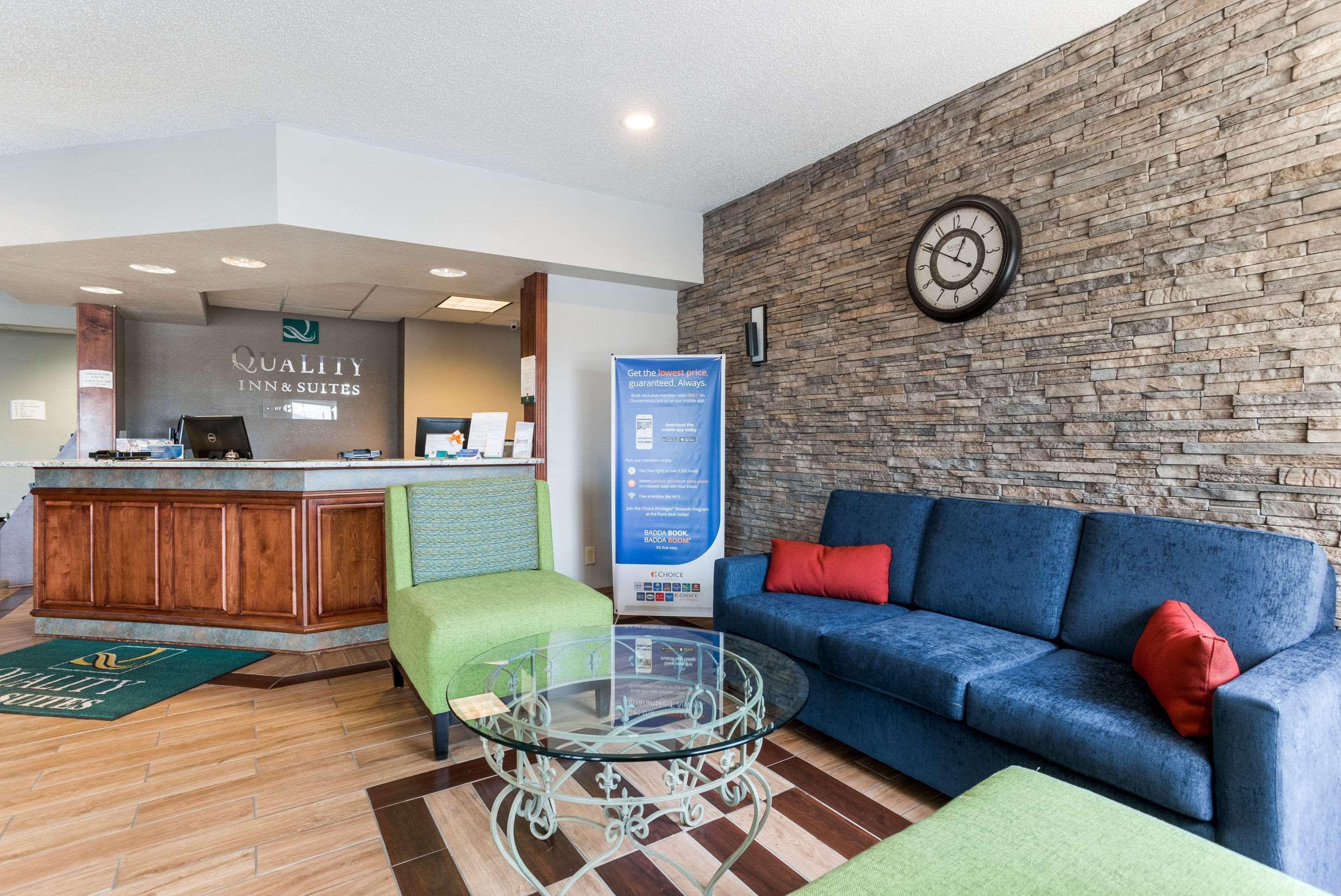 Vista Lobby Quality Inn & Suites Ferdinand