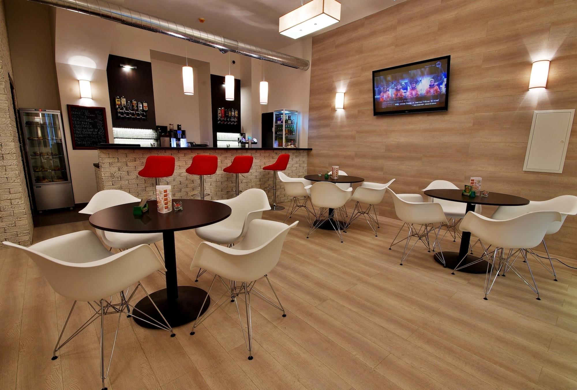 Bar/Salón Hotel Adeba
