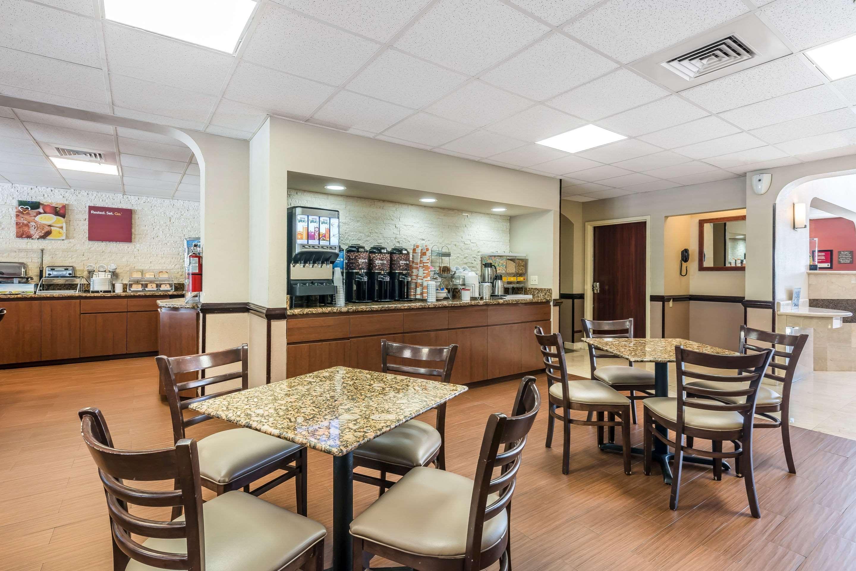 Restaurant Comfort Suites Sawgrass