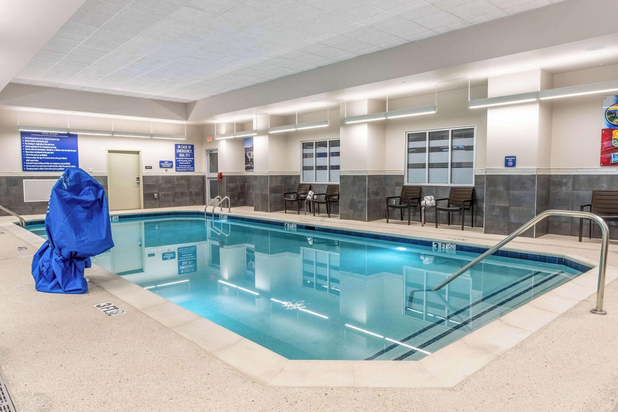 Vista Piscina Drury Plaza Hotel College Station