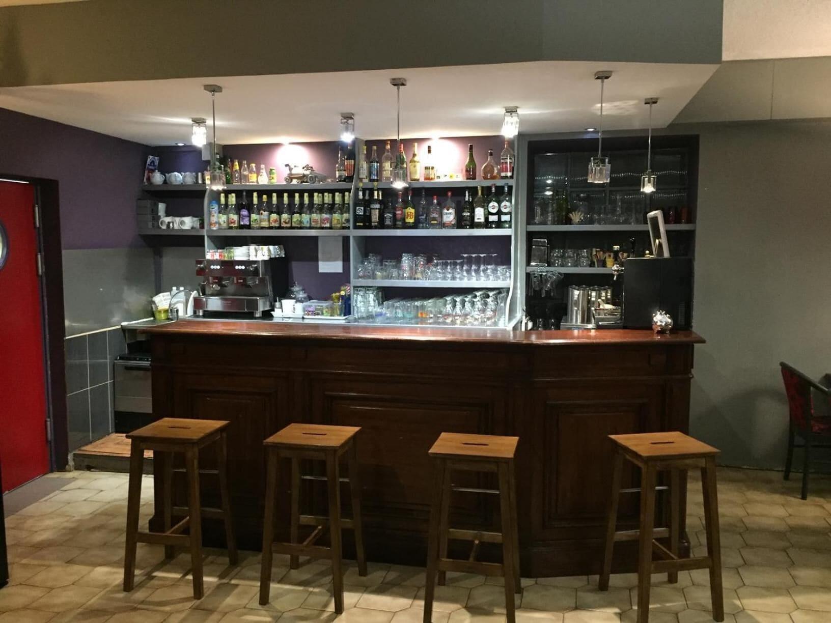 Bar/Salón Logis Hôtel La Bastide d'Entraigues