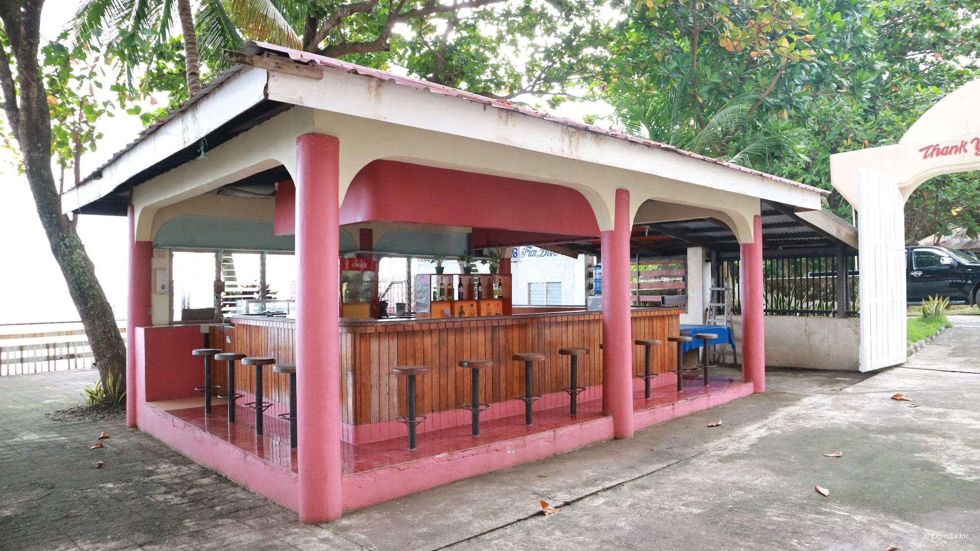 Bar/Salón Coral Dive Resort