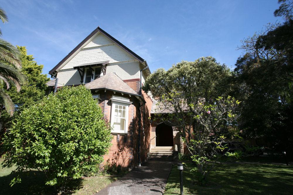 Vista Exterior Darcys Hotel at Homebush
