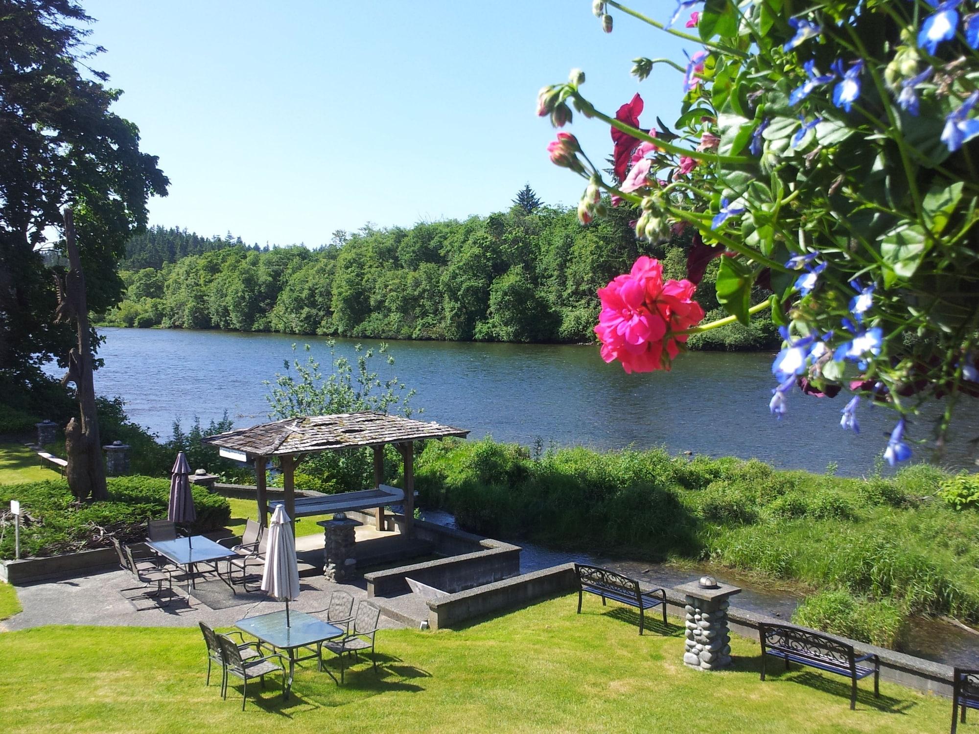 Varios Campbell River Lodge by Riverside