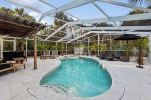 Alquiler Vacacional - Siesta Key Oasis w/ Outdoor Pool + Screened Lanai!