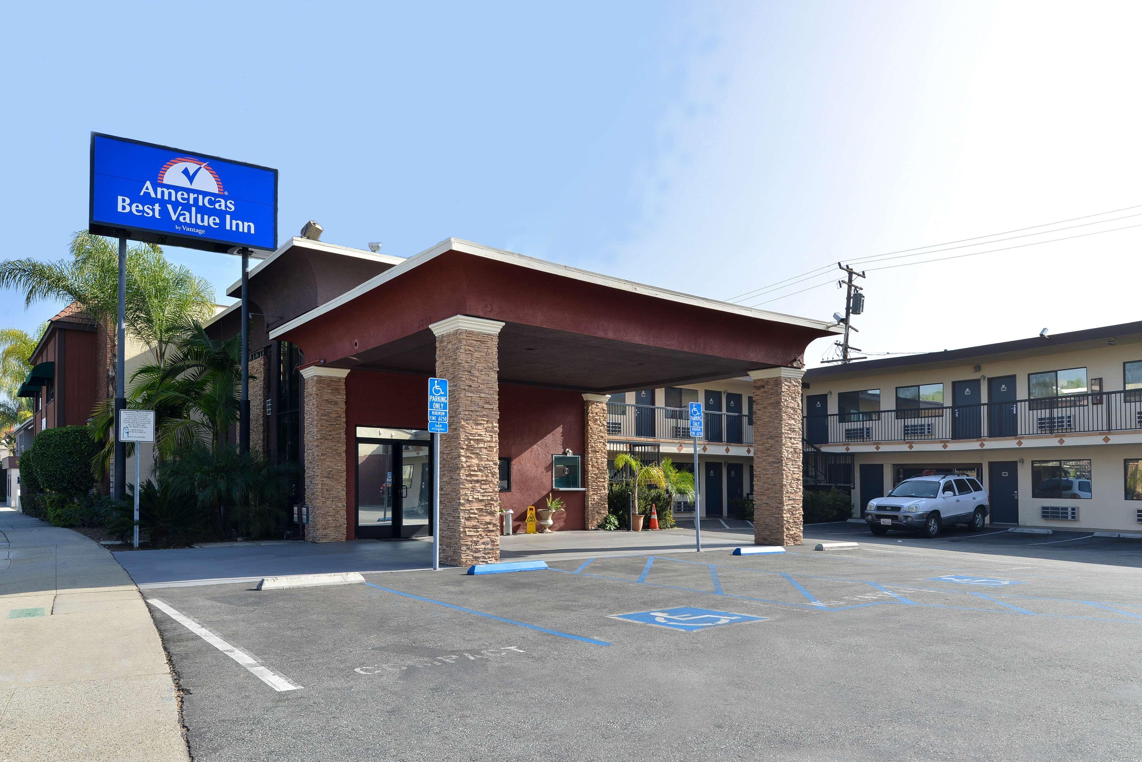 Vista Exterior Americas Best Value Inn Pasadena Arcadia