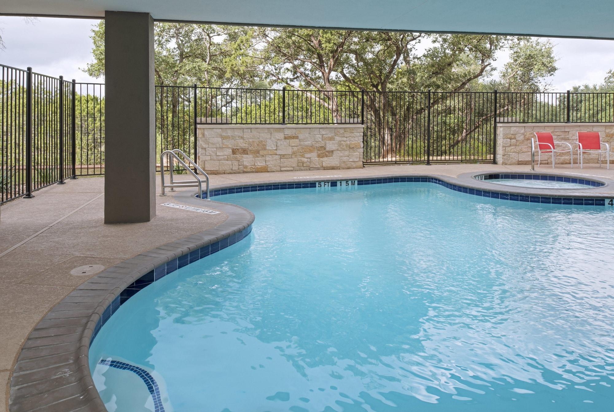 Vista Piscina Holiday Inn Express & Suites Austin NW - Four Points by IHG