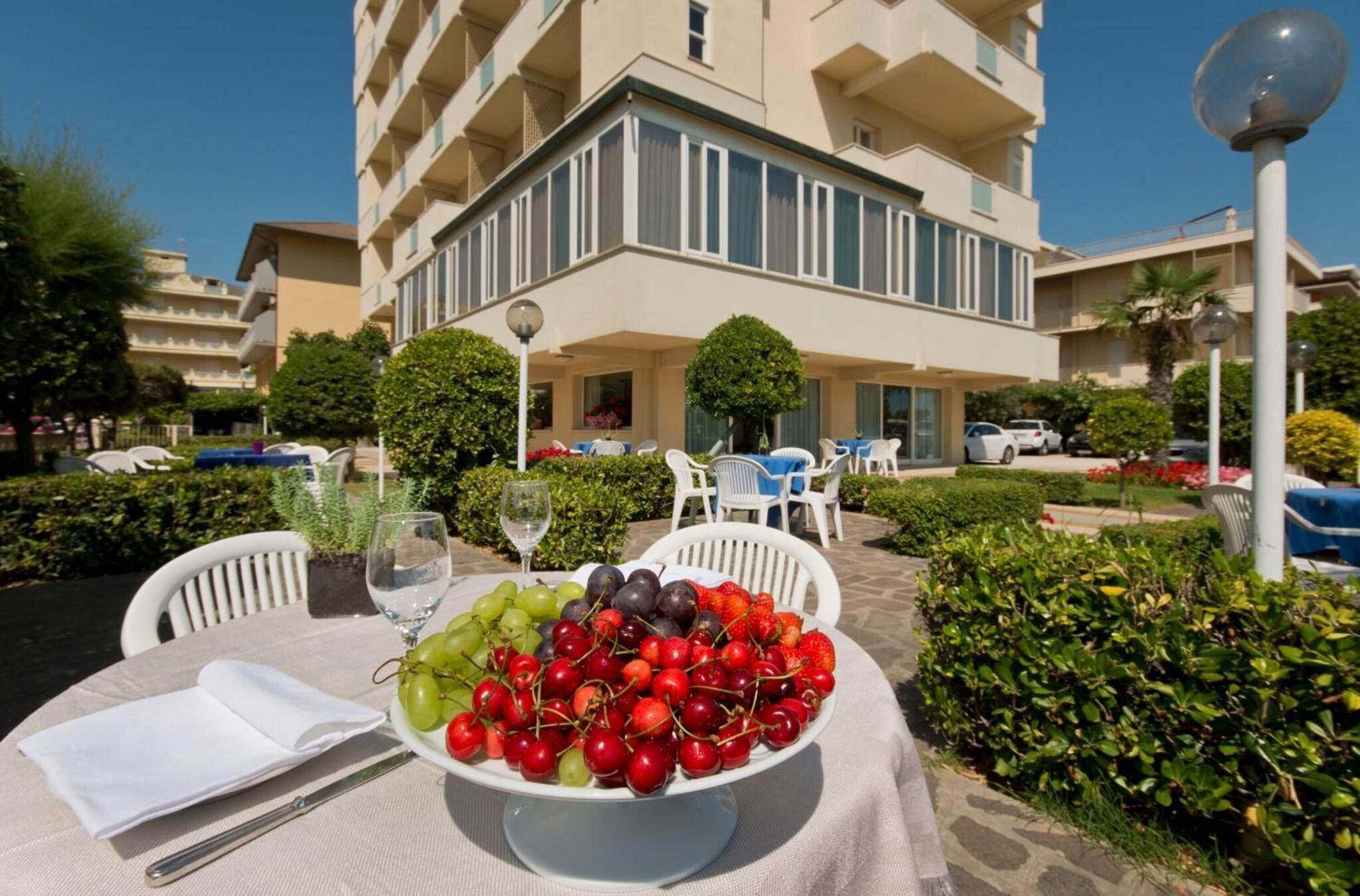 Vista Exterior Hotel Diplomatic