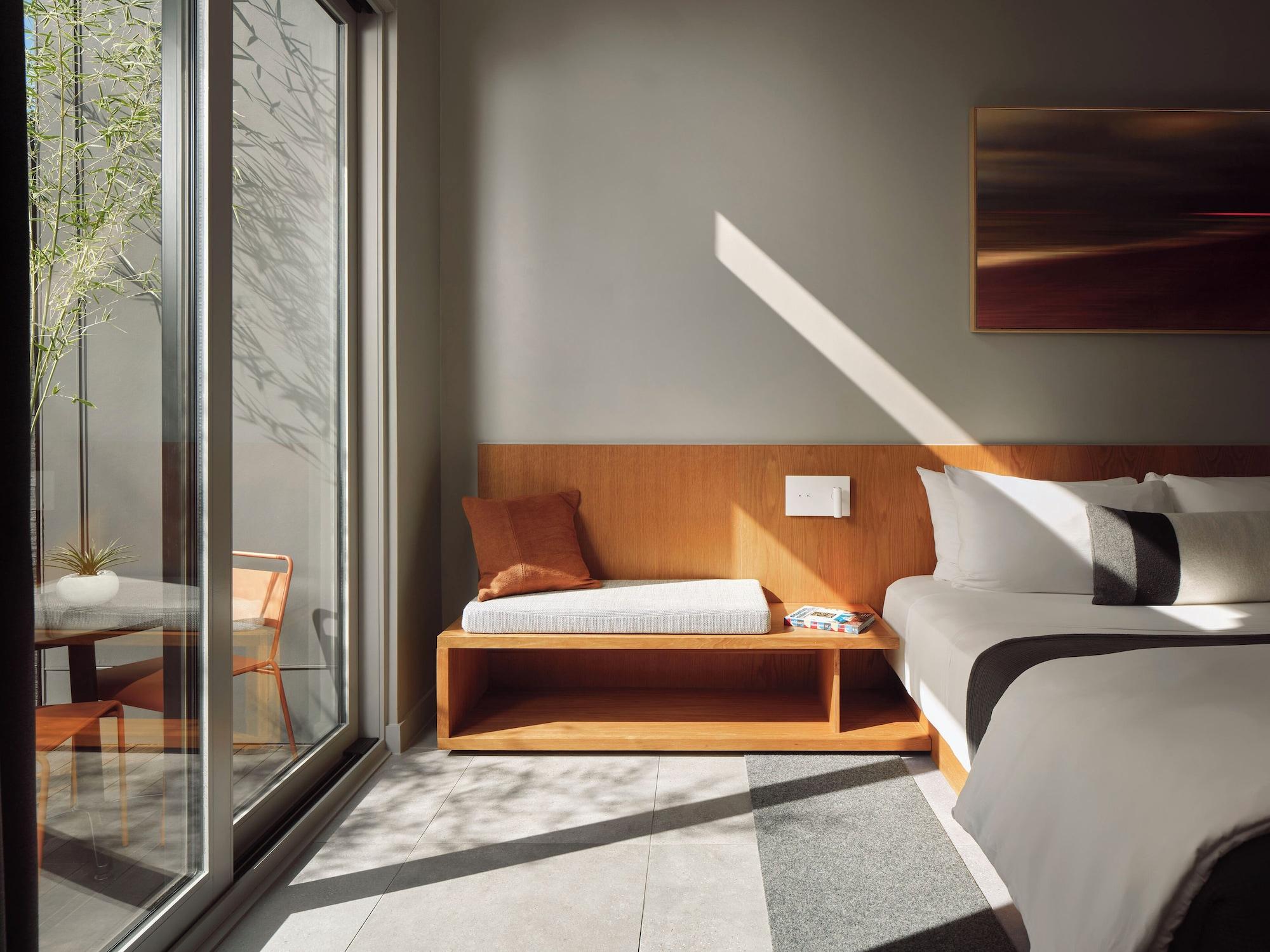 Varios Frame Hotel - SoCo