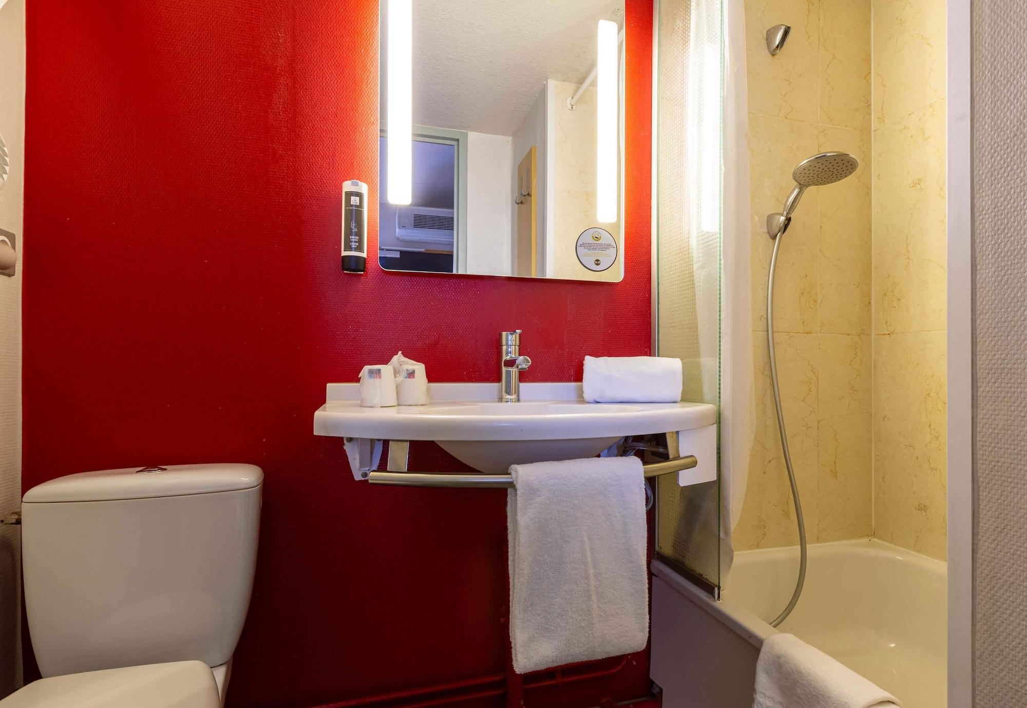 Equipamiento de Habitación B&B HOTEL CHARTRES Le Forum (1)