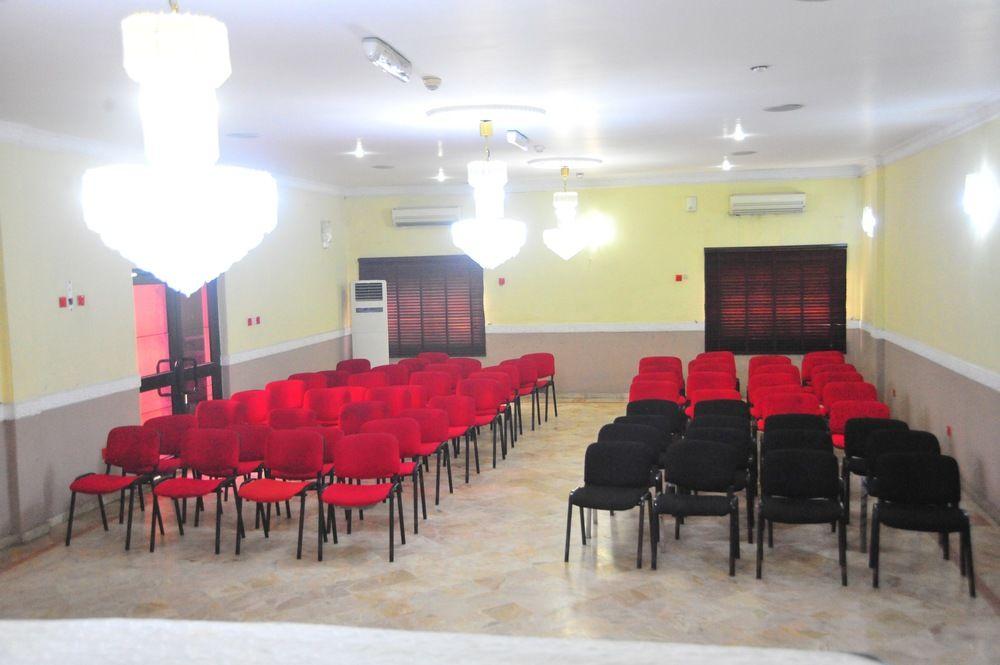 Sala de Reuniones Peemos Place Warri