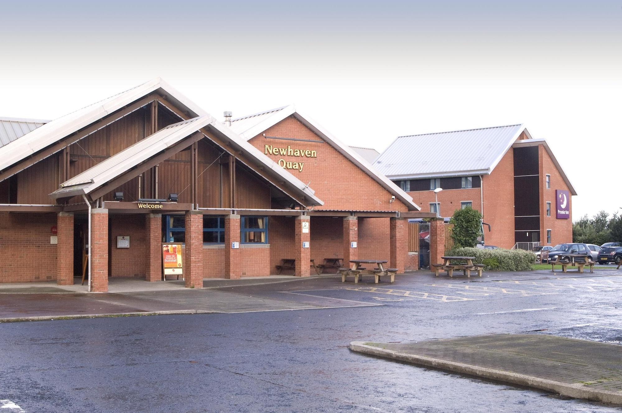 Vista Exterior Premier Inn Edinburgh Leith Waterfront