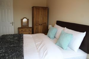 Alquiler Vacacional - Comtemporary Spacious -  Sleeps 7 Family friendly, enclosed garden, with Wifi