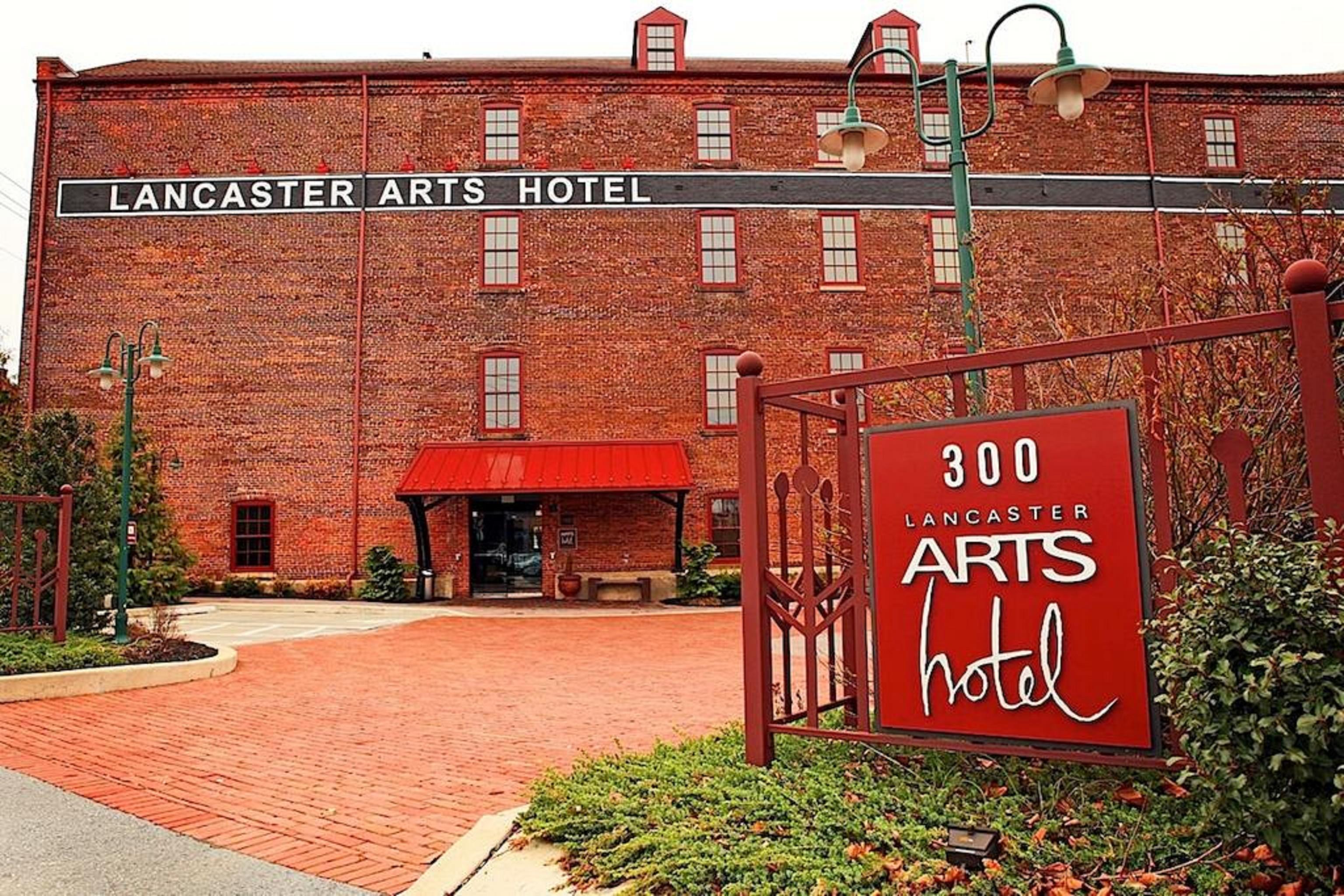 Vista Exterior Lancaster Arts Hotel