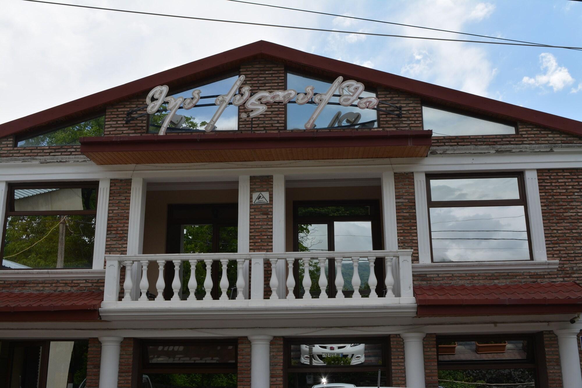 Vista Exterior Hotel In The Middle of City