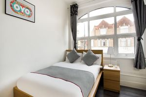 Alojamiento - Broadway Inn